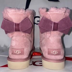 UGG size 8 woman Mini Bailey Suede Bow Boots new in box